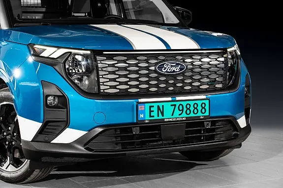 Ford E-Transit Courier 2025 photo 2
