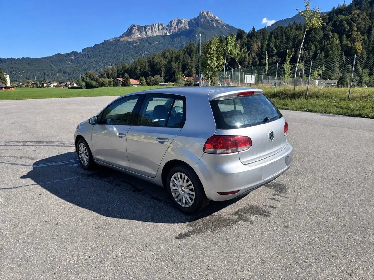 Volkswagen Golf 2010 photo 2