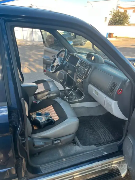 Mitsubishi Pajero Sport 2004 photo 2