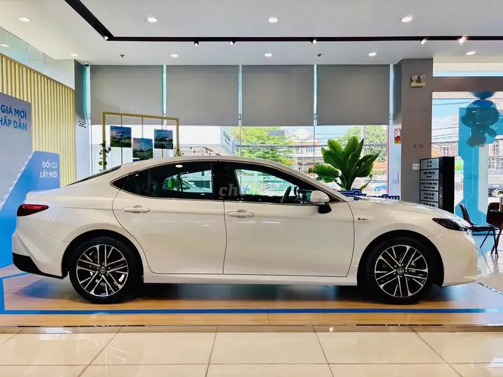 Toyota Camry 2026 photo 4