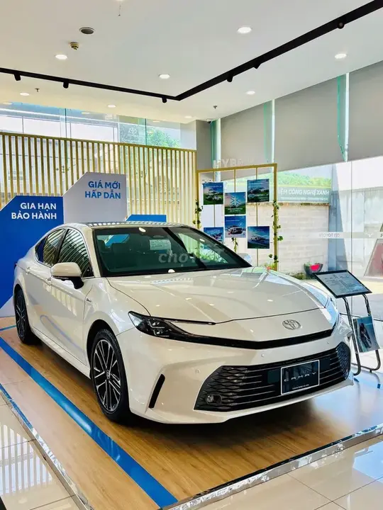 Toyota Camry 2026 photo 2