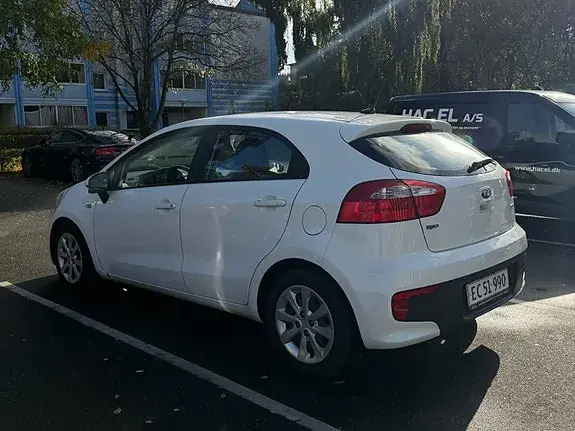 Kia Rio 2015 photo 4