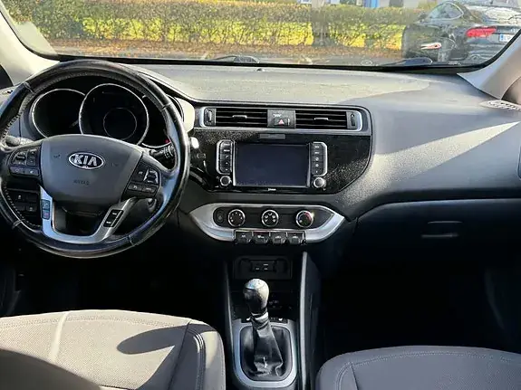 Kia Rio 2015 photo 5