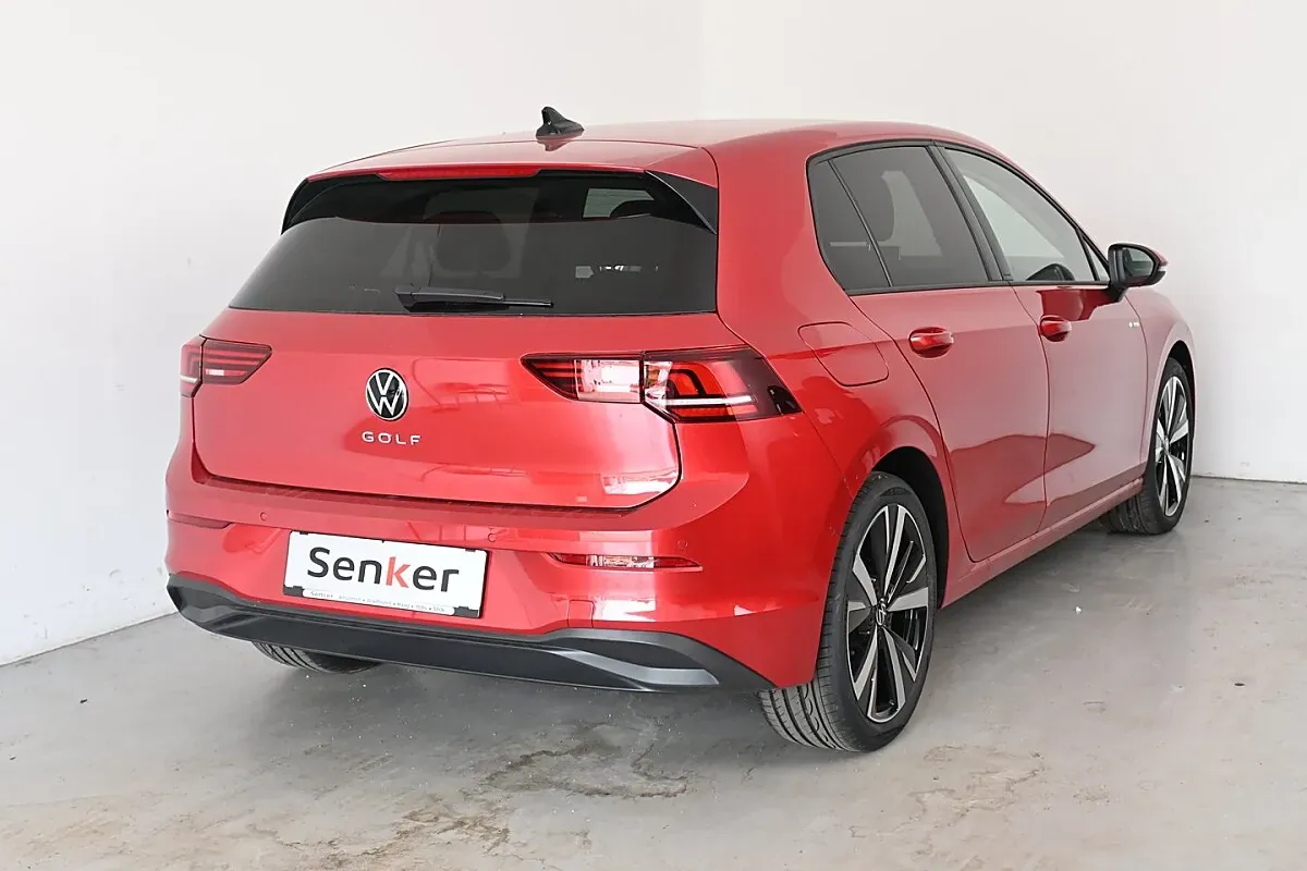 Volkswagen Golf 2026 photo 2