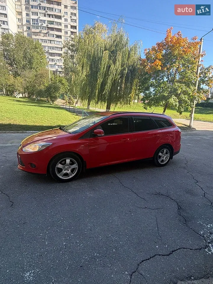 Ford Focus 2013 photo 2