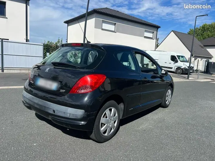 Peugeot 207 2010 photo 2