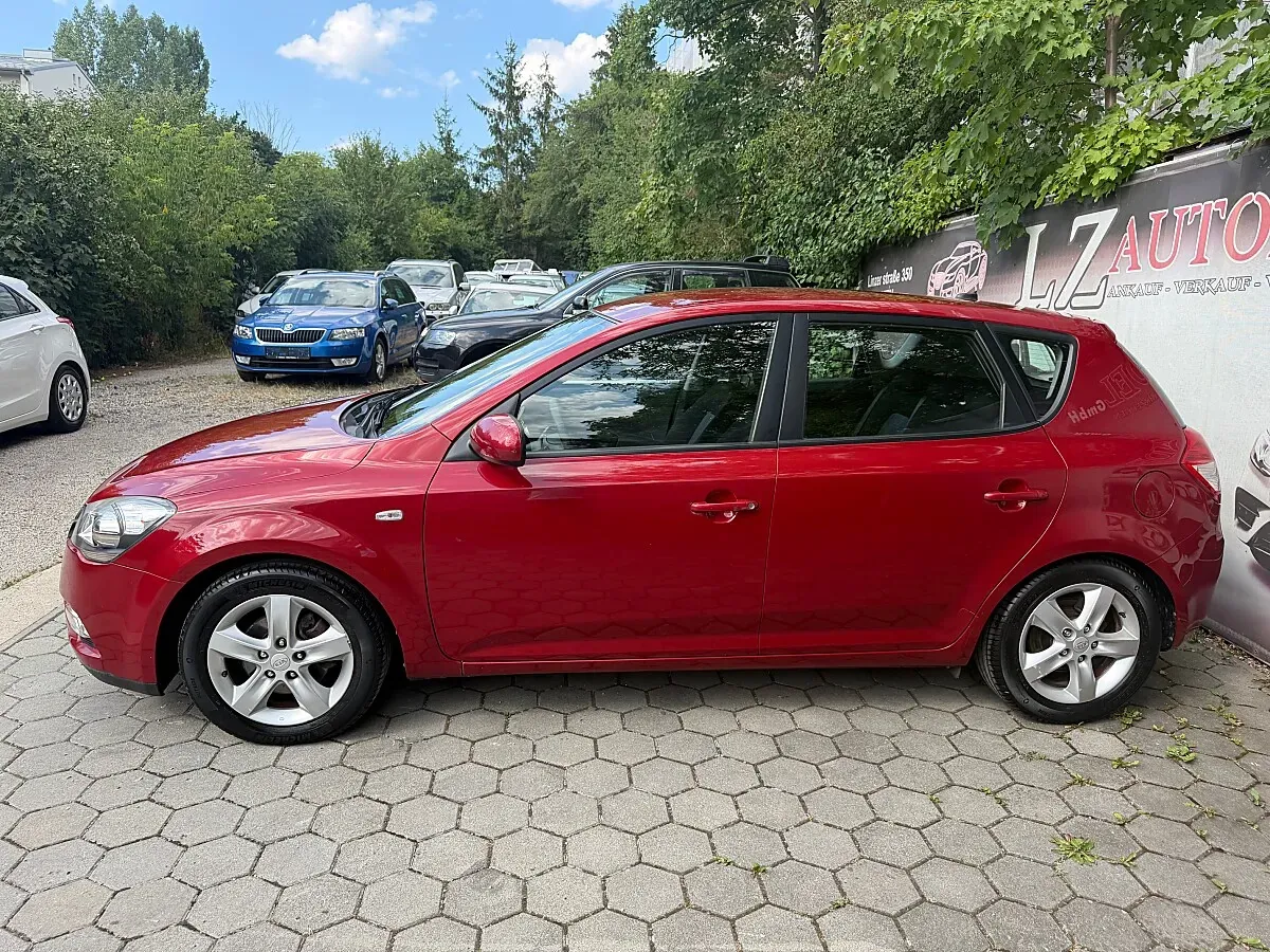 Kia Ceed 2012 photo 2