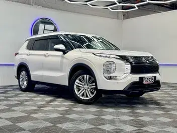 Mitsubishi Outlander 2022 photo 2