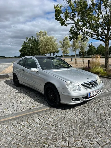Mercedes-Benz C180 2006 photo 2