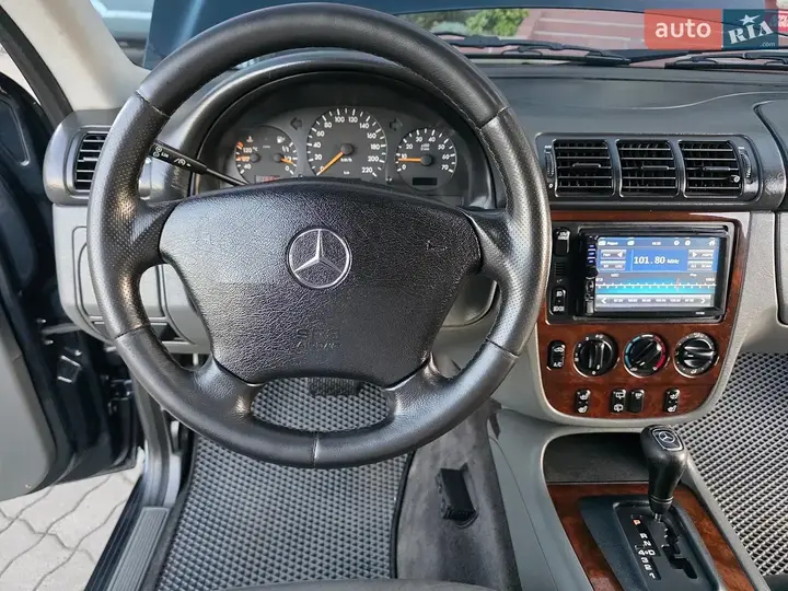 Mercedes-Benz M-Class 2000 photo 5