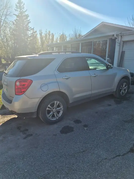 Chevrolet Equinox 2011 photo 2