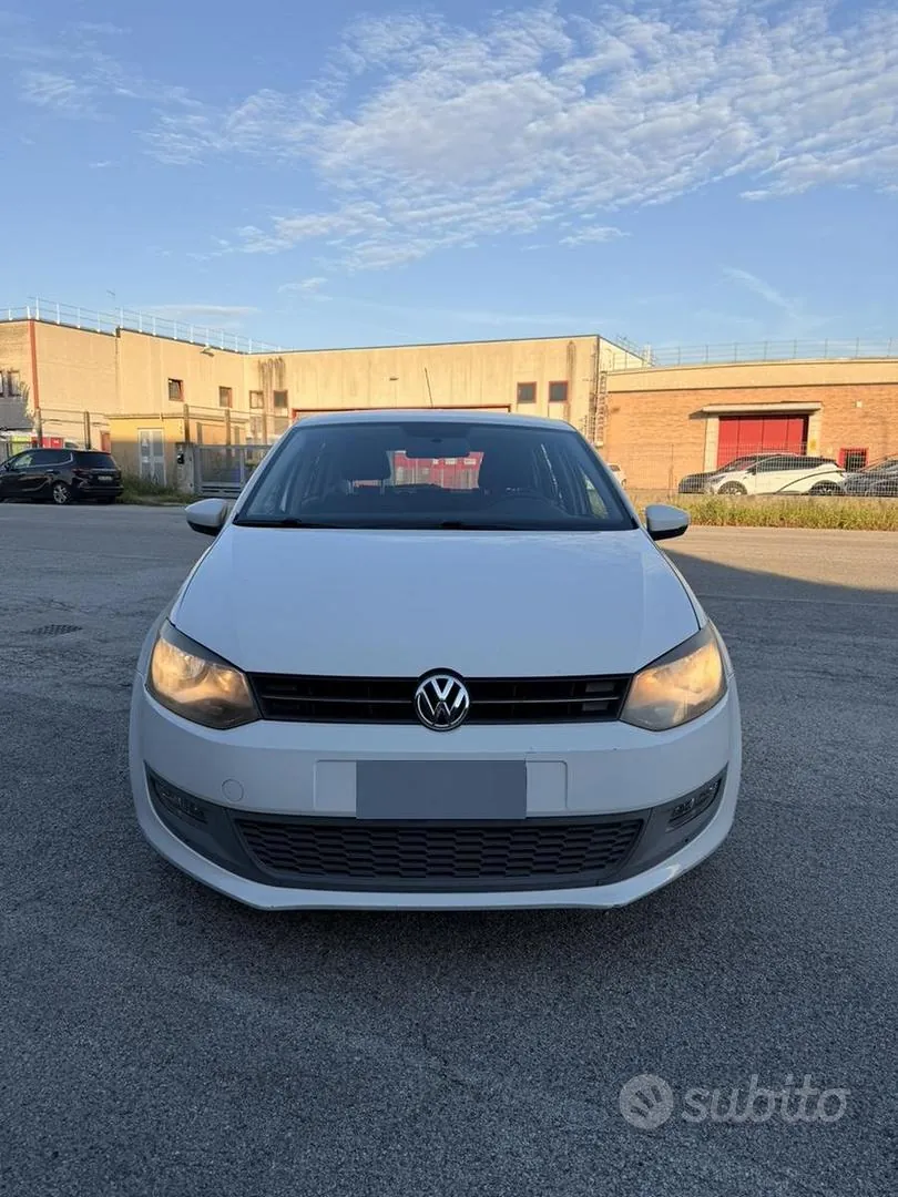 Volkswagen Polo 2010 photo 2