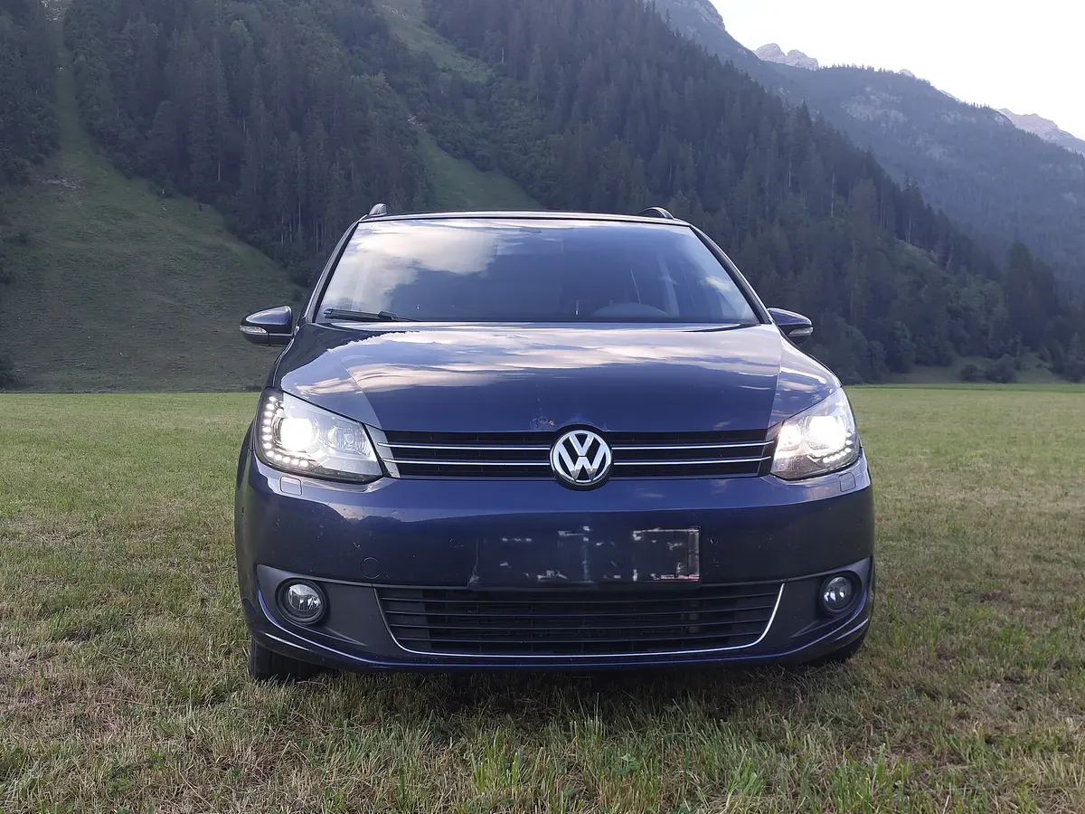 Volkswagen Touran 2015 photo 2