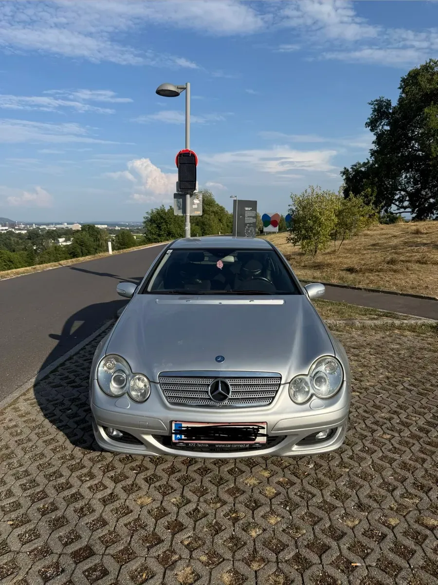 Mercedes-Benz C-Class 2006 photo 2