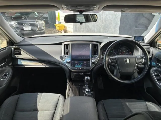 Toyota Crown 2013 photo 3