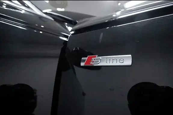 Audi A4 2018 photo 2