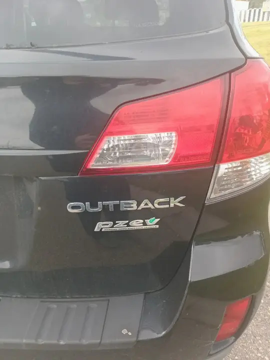 Subaru Outback 2011 photo 4