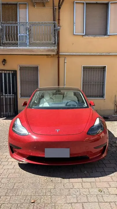 Tesla Model 3 2023 photo 2