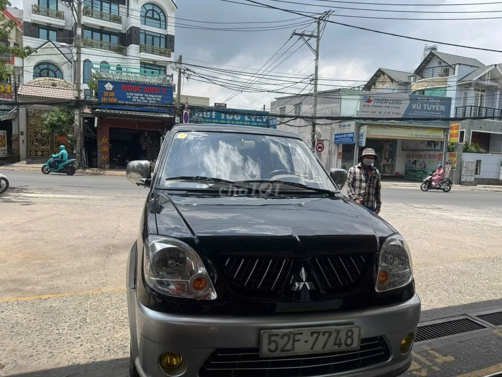 Mitsubishi Jolie