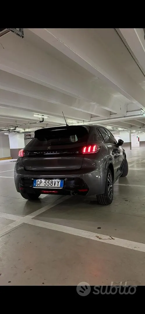 Peugeot 208 2023 photo 2