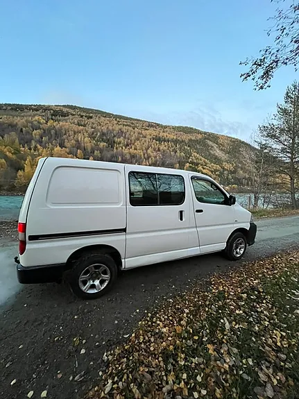 Toyota Hiace 2010 photo 5