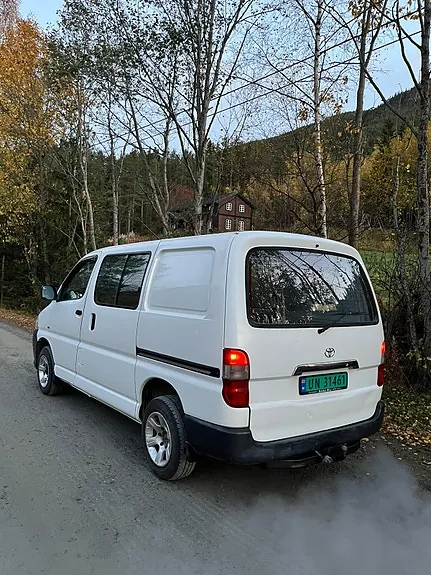 Toyota Hiace 2010 photo 3