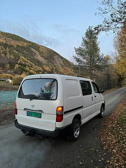 Toyota Hiace 2010 photo 4