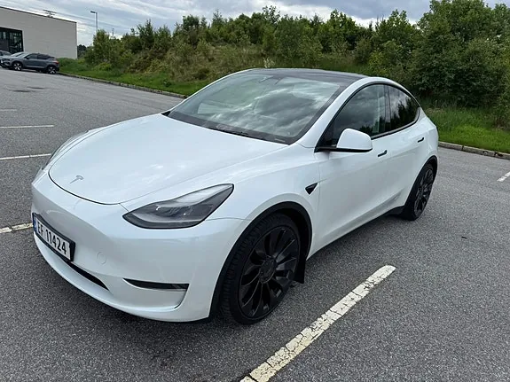 Tesla Model Y 2023 photo 2