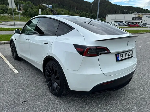 Tesla Model Y 2023 photo 5