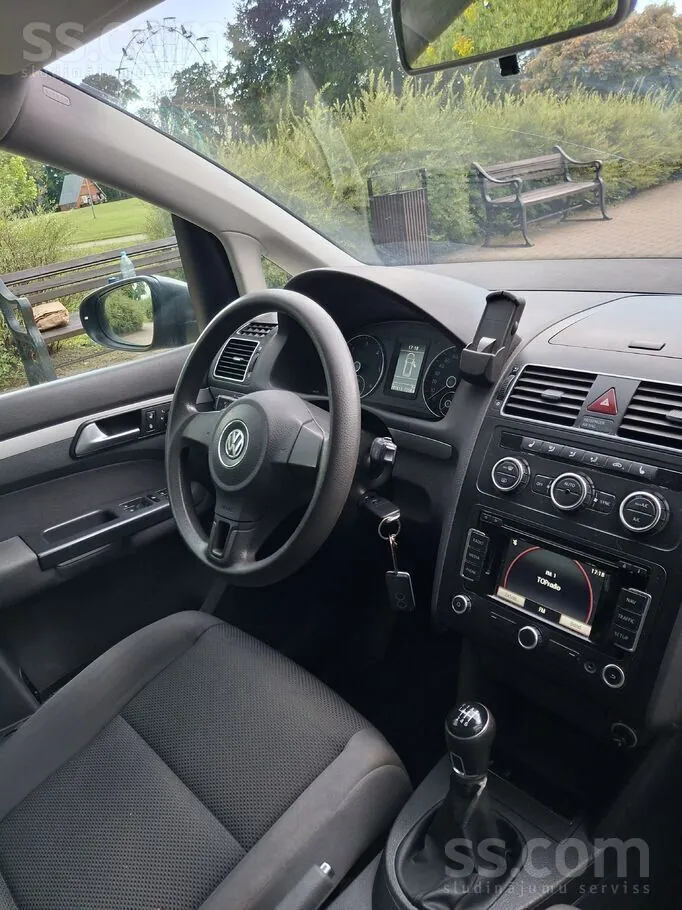 Volkswagen Touran 2014 photo 5