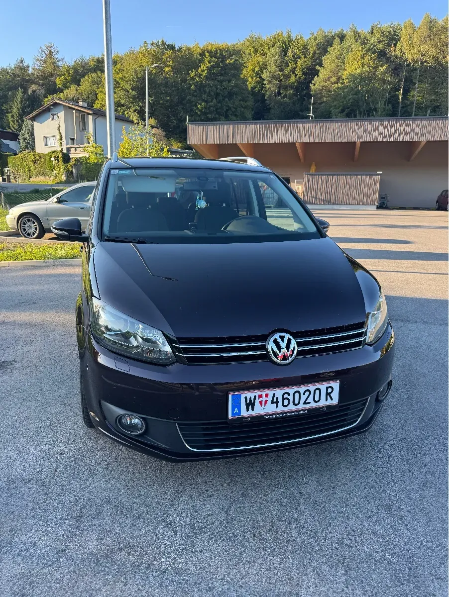 Volkswagen Touran 2013 photo 2