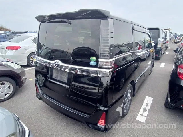 Toyota Voxy Zs 2018 photo 4