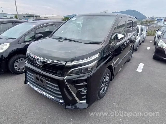 Toyota Voxy Zs 2018 photo 2