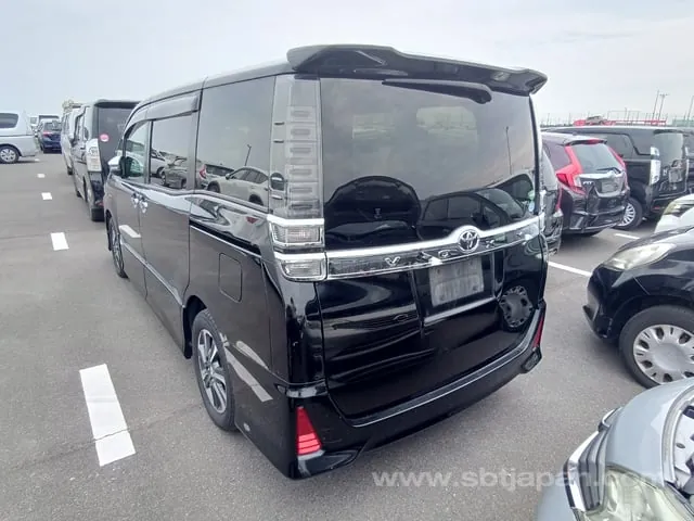 Toyota Voxy Zs 2018 photo 3