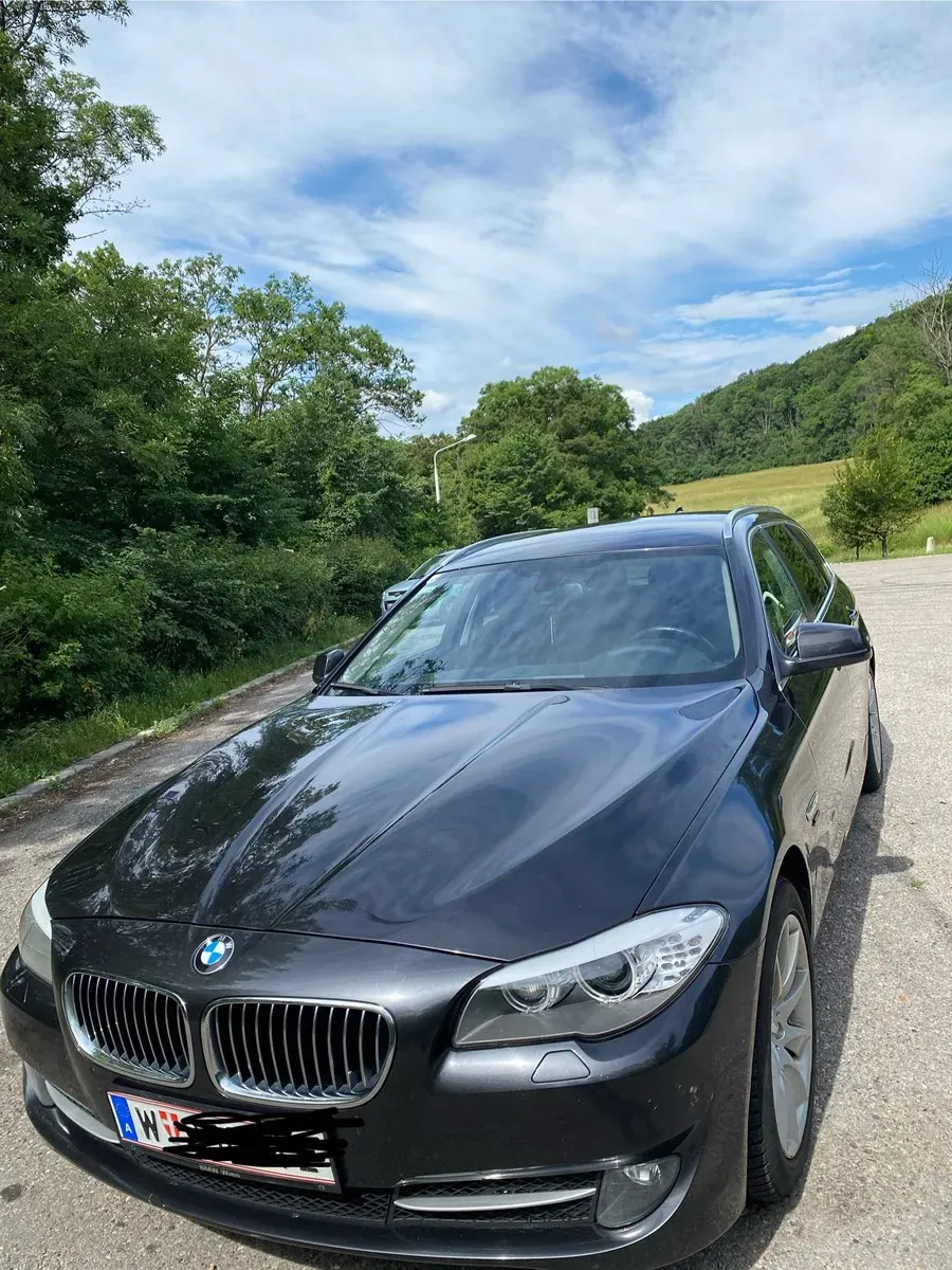 BMW 5 Series 2012 photo 2
