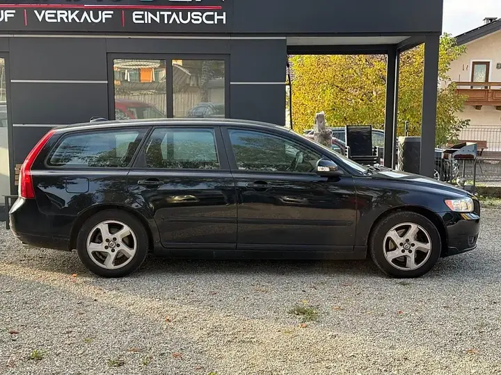 Volvo V50 2011 photo 2