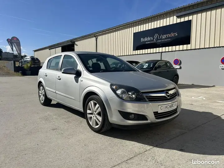 Opel Astra 2009 photo 2