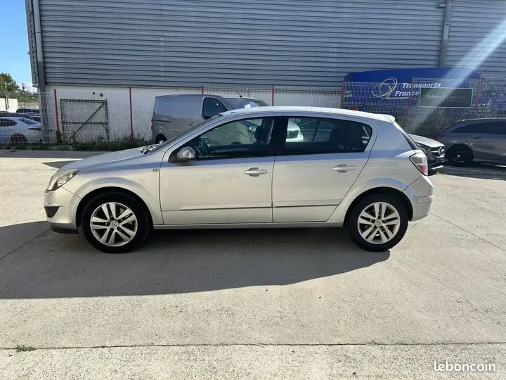Opel Astra 2009 photo 5