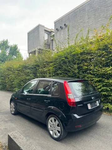 Ford Fiesta 2005 photo 2