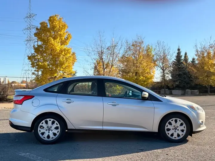 Ford Focus 2012 photo 2
