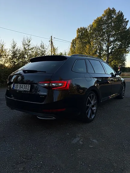 Skoda Superb 2019 photo 5