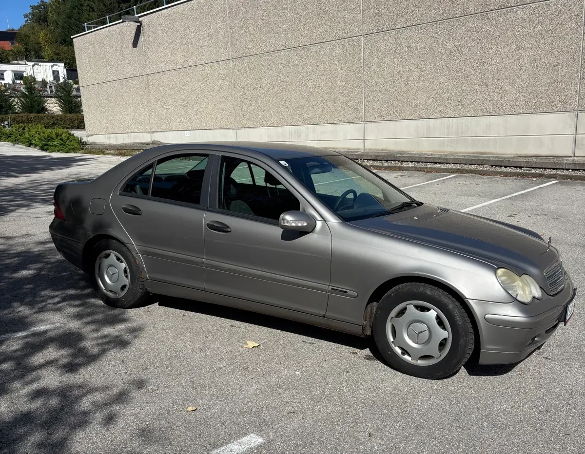 Mercedes-Benz C-Class 2003 photo 2