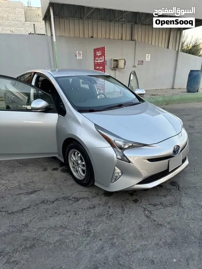 Toyota Prius 2018 photo 2
