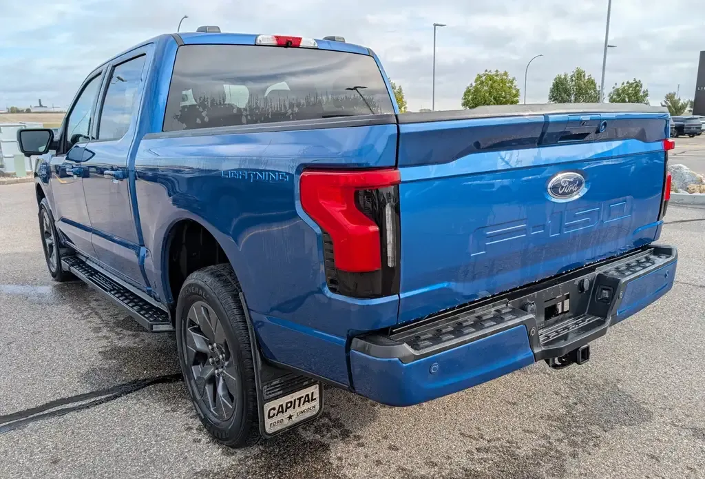 Ford F-150 Lightning 2022 photo 3