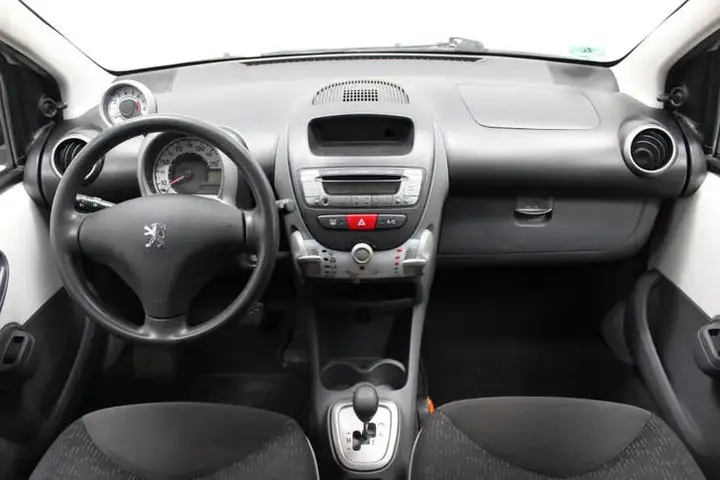 Peugeot 107 2010 photo 2