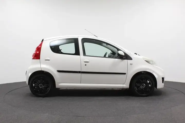 Peugeot 107 2010 photo 3