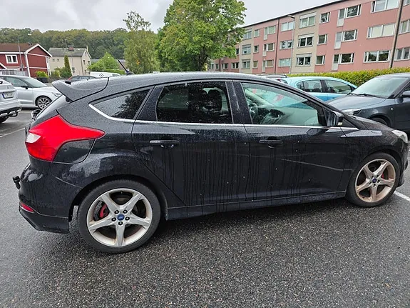 Ford Focus 2013 photo 2