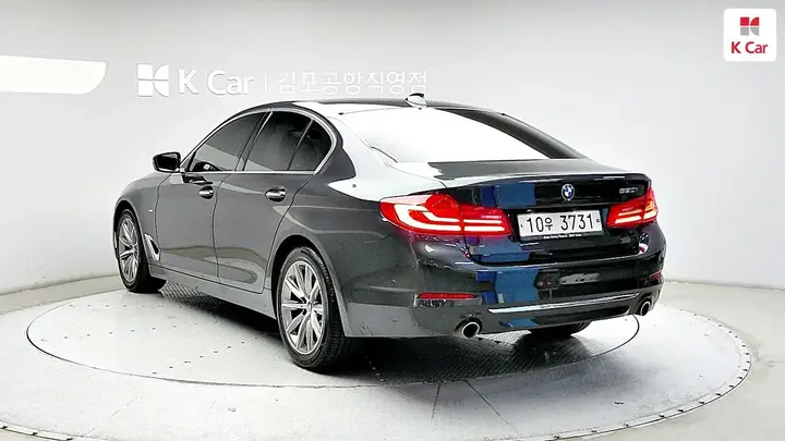 BMW 5 Series G30 2018 photo 2