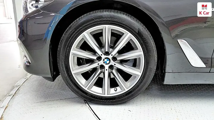 BMW 5 Series G30 2018 photo 5