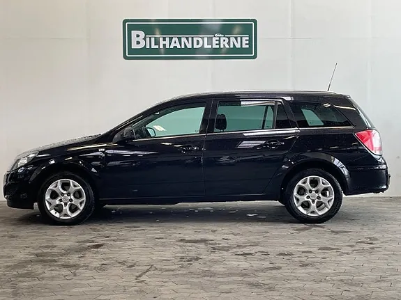 Opel Astra 2011 photo 4